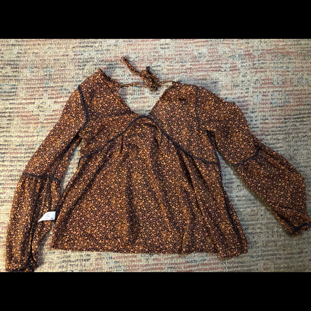 Floral bell sleeve blouse
